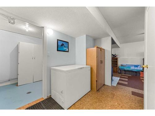 204 Westview Place, Bowden, AB - Indoor