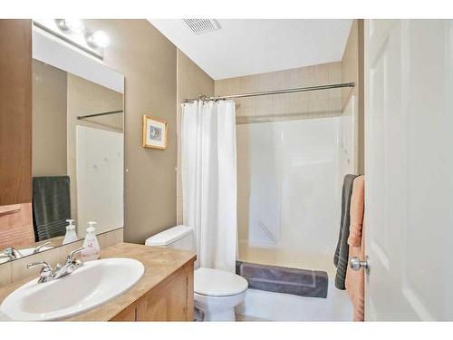 401 Chaparral Drive Se, Calgary, AB - Indoor Photo Showing Bathroom