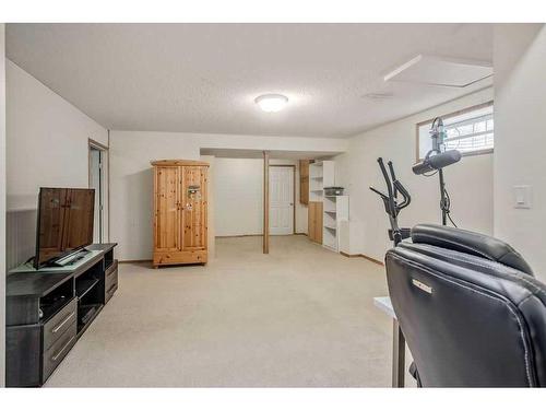 401 Chaparral Drive Se, Calgary, AB - Indoor