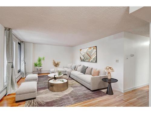 202-1309 14 Avenue Sw, Calgary, AB - Indoor Photo Showing Living Room
