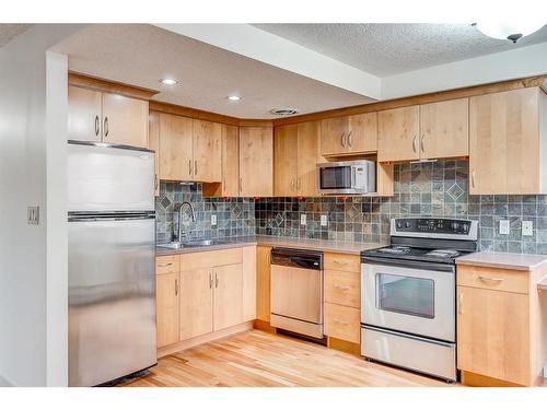 202-1309 14 Avenue Sw, Calgary, AB - Indoor Photo Showing Kitchen With Double Sink