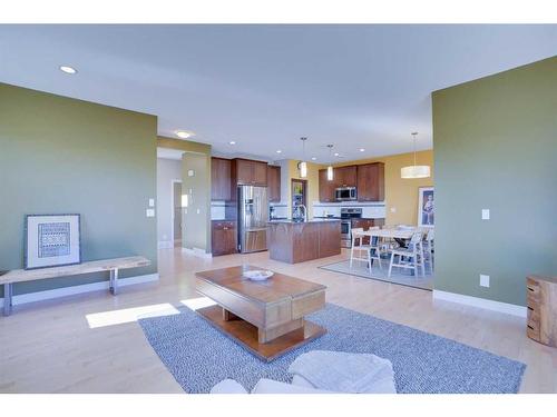 168 Heritage Boulevard, Cochrane, AB - Indoor Photo Showing Living Room