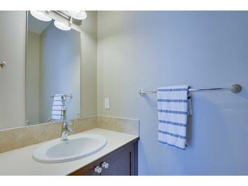 168 Heritage Boulevard, Cochrane, AB - Indoor Photo Showing Bathroom