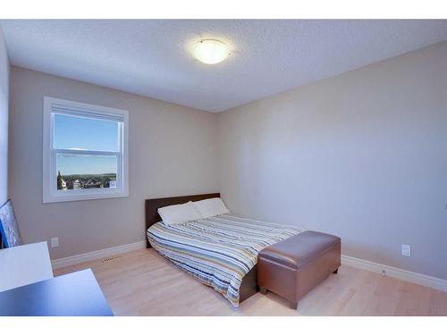 168 Heritage Boulevard, Cochrane, AB - Indoor Photo Showing Bedroom