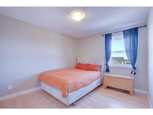 168 Heritage Boulevard, Cochrane, AB - Indoor Photo Showing Bedroom