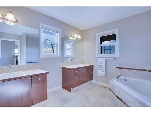 168 Heritage Boulevard, Cochrane, AB - Indoor Photo Showing Bathroom