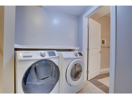 168 Heritage Boulevard, Cochrane, AB - Indoor Photo Showing Laundry Room