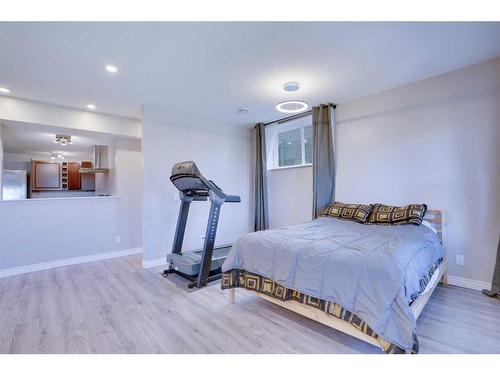 168 Heritage Boulevard, Cochrane, AB - Indoor Photo Showing Bedroom