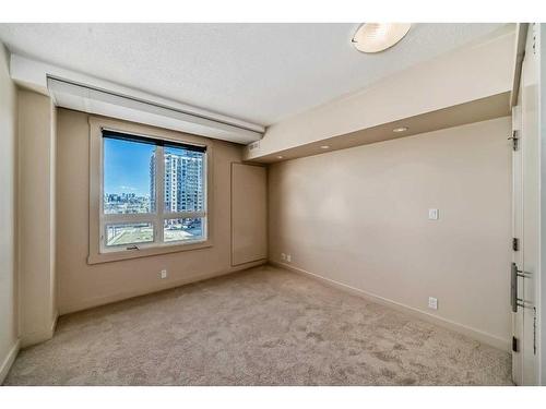 619-8880 Horton Road Sw, Calgary, AB - Indoor Photo Showing Other Room