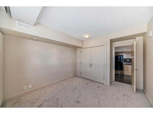 619-8880 Horton Road Sw, Calgary, AB - Indoor Photo Showing Other Room