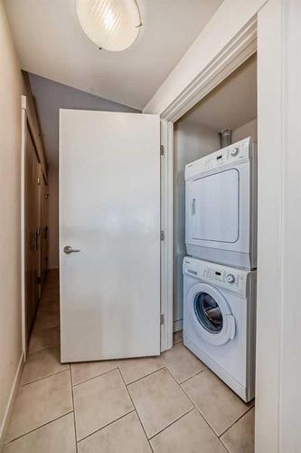 619-8880 Horton Road Sw, Calgary, AB - Indoor Photo Showing Laundry Room