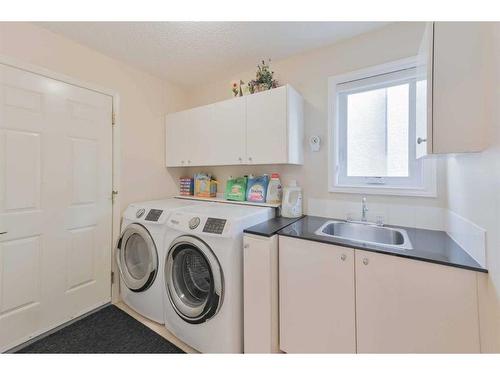 5 Hampstead Manor Nw, Calgary, AB - Indoor Photo Showing Laundry Room