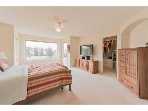 5 Hampstead Manor Nw, Calgary, AB - Indoor Photo Showing Bedroom