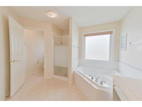 5 Hampstead Manor Nw, Calgary, AB - Indoor Photo Showing Bathroom