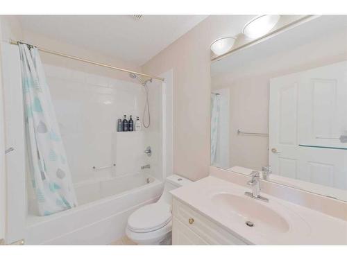 5 Hampstead Manor Nw, Calgary, AB - Indoor Photo Showing Bathroom