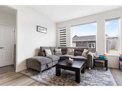 388 Lucas Boulevard Nw, Calgary, AB - Indoor Photo Showing Living Room