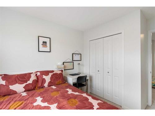 388 Lucas Boulevard Nw, Calgary, AB - Indoor Photo Showing Bedroom