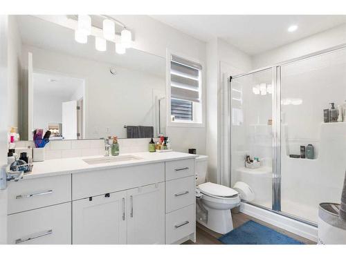 388 Lucas Boulevard Nw, Calgary, AB - Indoor Photo Showing Bathroom
