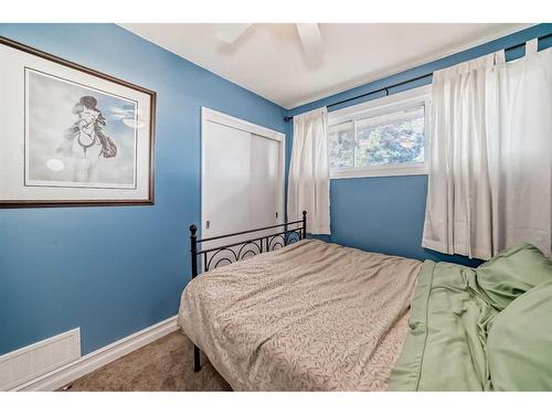 2403 52 Avenue Sw, Calgary, AB - Indoor Photo Showing Bedroom