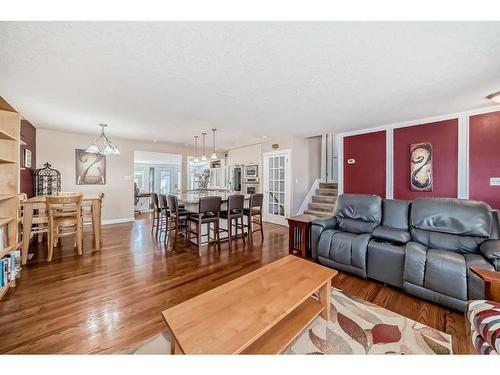 2403 52 Avenue Sw, Calgary, AB - Indoor Photo Showing Living Room