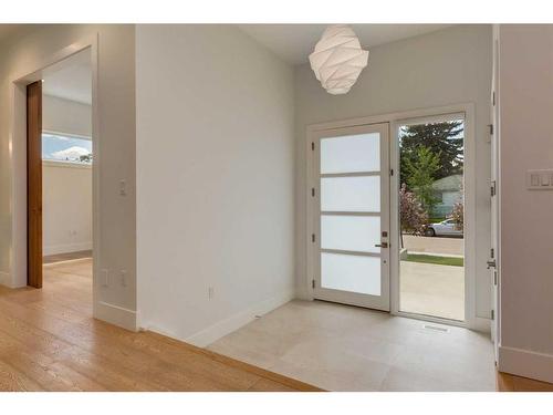 1512 21A Street Nw, Calgary, AB - Indoor Photo Showing Other Room