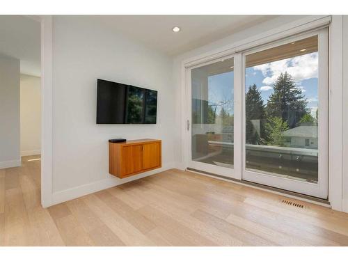 1512 21A Street Nw, Calgary, AB -  Photo Showing Other Room