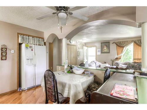 5548 4 Avenue Ne, Calgary, AB - Indoor Photo Showing Dining Room