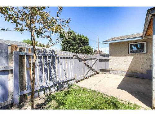 5548 4 Avenue Ne, Calgary, AB - Outdoor