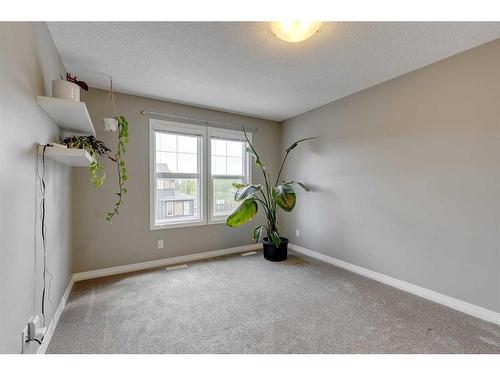 114 Masters Point Se, Calgary, AB - Indoor Photo Showing Other Room