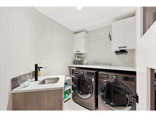 2332 24 Avenue Sw, Calgary, AB - Indoor Photo Showing Laundry Room