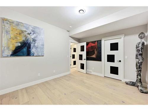 2332 24 Avenue Sw, Calgary, AB - Indoor Photo Showing Other Room