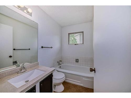 43 Lake Wapta Rise Se, Calgary, AB - Indoor Photo Showing Bathroom