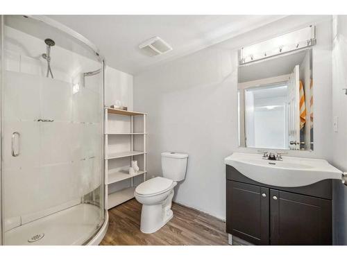 1471 Ranch Road, Carstairs, AB - Indoor Photo Showing Bathroom