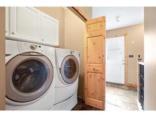 731 Lakeside Drive, Rural Vulcan County, AB - Indoor Photo Showing Laundry Room