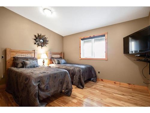 731 Lakeside Drive, Rural Vulcan County, AB - Indoor Photo Showing Bedroom