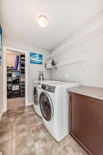 37 Auburn Shores Manor Se, Calgary, AB - Indoor Photo Showing Laundry Room
