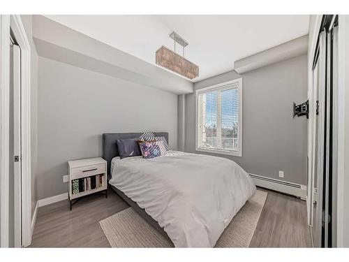 406-119 19 Street Nw, Calgary, AB - Indoor Photo Showing Bedroom