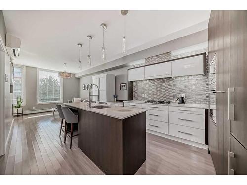 406-119 19 Street Nw, Calgary, AB - Indoor Photo Showing Kitchen With Upgraded Kitchen