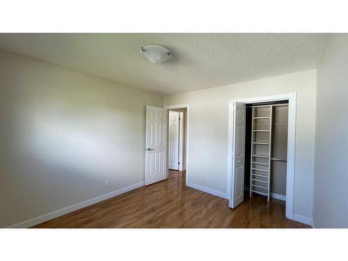 222 Blackthorn Road Ne, Calgary, AB - Indoor Photo Showing Other Room