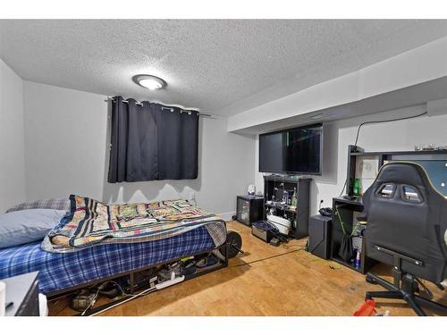 43 30 Avenue Sw, Calgary, AB - Indoor Photo Showing Bedroom