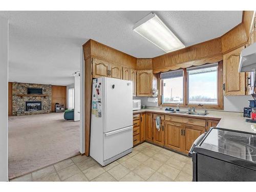 270168 Inverlake Road, Rural Rocky View County, AB - Indoor Photo Showing Kitchen With Double Sink