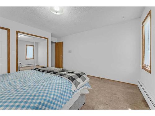 270168 Inverlake Road, Rural Rocky View County, AB - Indoor Photo Showing Bedroom