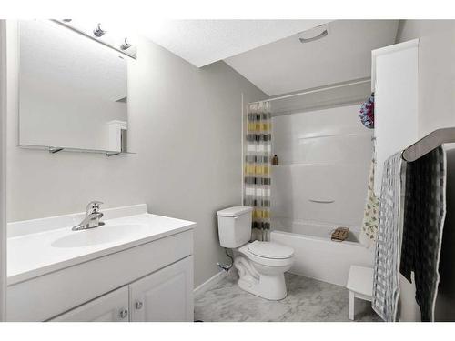 65 Everwoods Close Sw, Calgary, AB - Indoor Photo Showing Bathroom