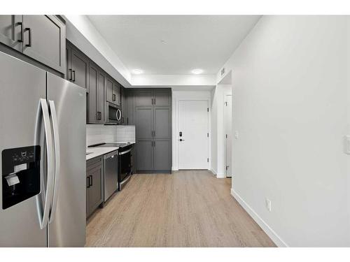 320-3932 University Avenue Nw, Calgary, AB - Indoor Photo Showing Kitchen