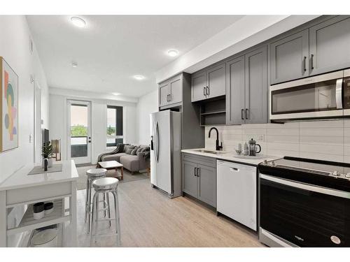 320-3932 University Avenue Nw, Calgary, AB - Indoor Photo Showing Kitchen With Stainless Steel Kitchen With Upgraded Kitchen