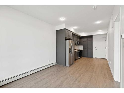 320-3932 University Avenue Nw, Calgary, AB - Indoor Photo Showing Kitchen