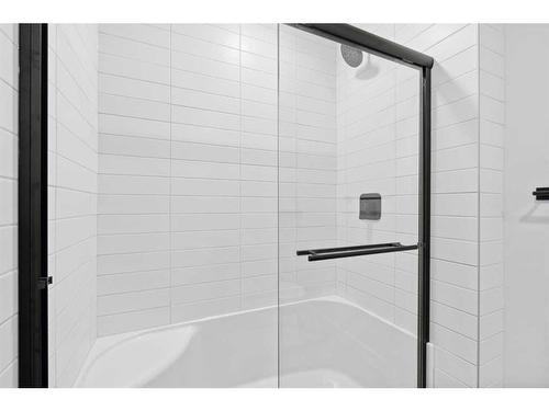 320-3932 University Avenue Nw, Calgary, AB - Indoor Photo Showing Bathroom