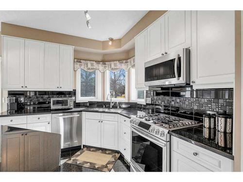 658 East Chestermere Drive, Chestermere, AB - Indoor Photo Showing Kitchen