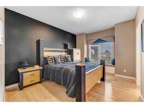 658 East Chestermere Drive, Chestermere, AB - Indoor Photo Showing Bedroom