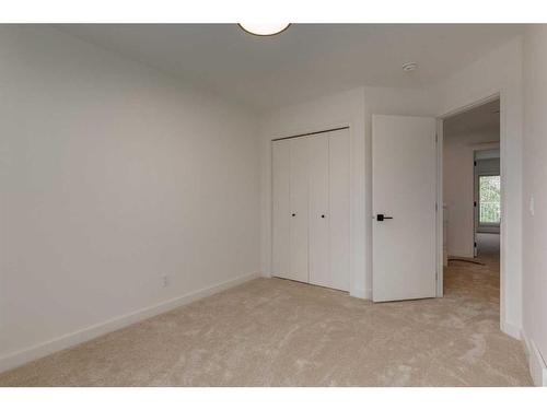 420 Diamond Court Se, Calgary, AB - Indoor Photo Showing Other Room